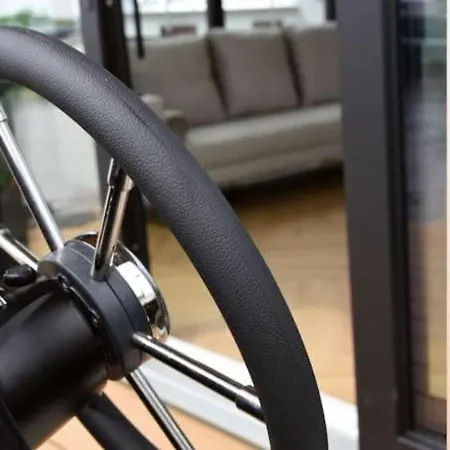 Moderne Houseboat Op Het Water! Assendelft