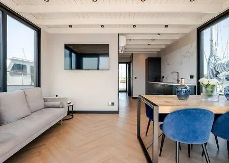 Moderne Houseboat Op Het Water! *