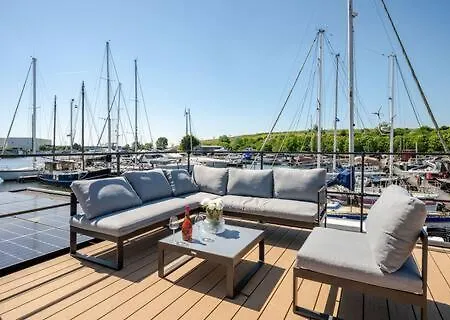 Moderne Houseboat Op Het Water! *