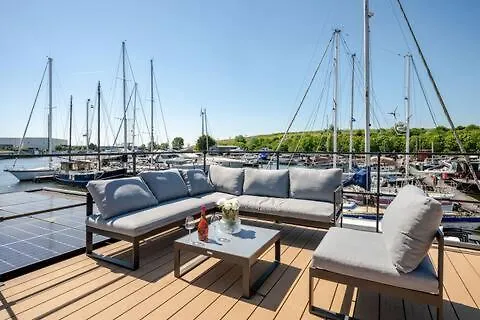 Moderne Houseboat Op Het Water! *