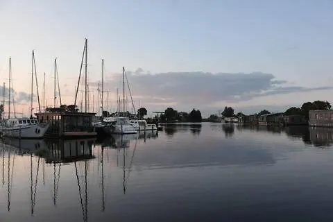 Moderne Houseboat Op Het Water! 보트호텔