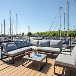 Moderne Houseboat Op Het Water! *