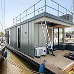 Πλωτό κατάλυμα Moderne Houseboat Op Het Water! Assendelft