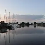 Moderne Houseboat Op Het Water! Πλωτό κατάλυμα